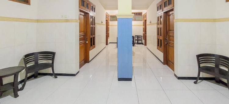 Hotel Shinta 2 Near Alun Alun Kertosono Mitra RedDoorz图片