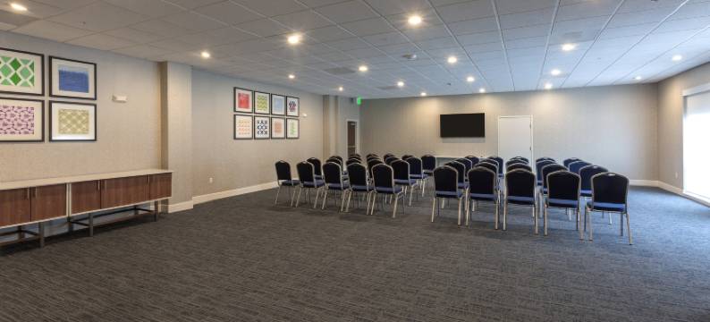 西雅图南塔克维拉智选假日套房酒店(Holiday Inn Express & Suites SEATTLE SOUTH - TUKWILA by IHG)图片