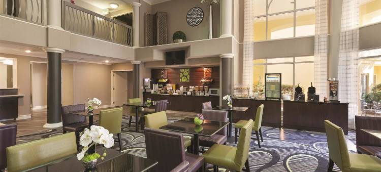 罗利达勒姆机场拉昆塔温德姆套房酒店(La Quinta Inn & Suites by Wyndham Raleigh Durham Airport)图片