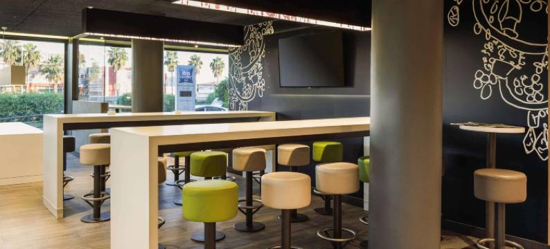 马拉加机场委拉斯开兹大道宜必思快捷酒店(Ibis Budget Malaga Aeropuerto Avenida Velazquez)图片