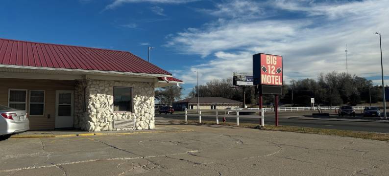 大12汽车旅馆布罗肯博内(Big 12 Motel Broken Bow NE)图片