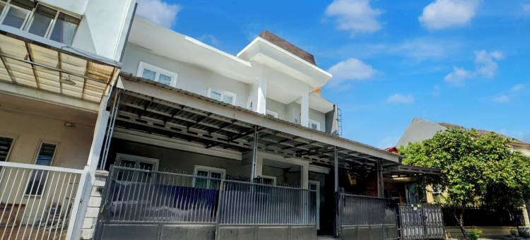 OYO 94818 萨比娜伊斯兰旅馆(OYO 94818 Sabina House Syariah)图片