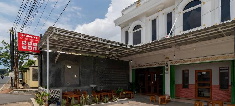红多兹酒店-近楠榜沙武莱大学(RedDoorz Plus Near Universitas Saburai Lampung)图片
