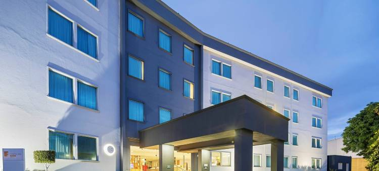 佩里诺特快捷假日酒店(Fiesta Inn Express Perinorte)图片