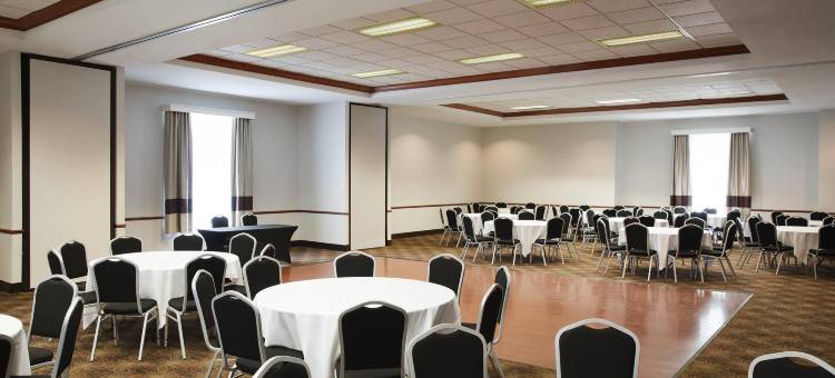 密尔沃基机场舒适套房酒店(Comfort Suites Milwaukee Airport)图片