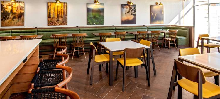 麦克弗森万枫酒店及套房(Fairfield Inn & Suites McPherson)图片