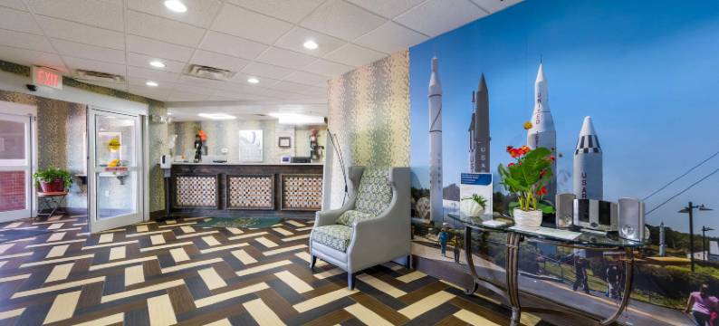 亨茨维尔研究园区凯艺套房酒店(Quality Inn & Suites Huntsville Research Park Area)图片