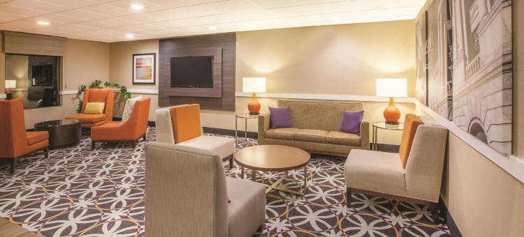 梅卡尼克斯堡哈里斯堡拉昆塔温德姆套房酒店(La Quinta Inn & Suites by Wyndham Mechanicsburg - Harrisburg)图片