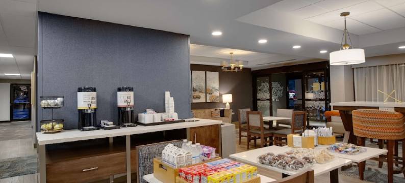 伯明翰科洛纳德路280号欢朋酒店(Hampton Inn Birmingham-Colonnade 280)图片