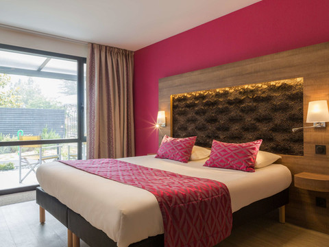 富热尔西金狮原创精品酒店