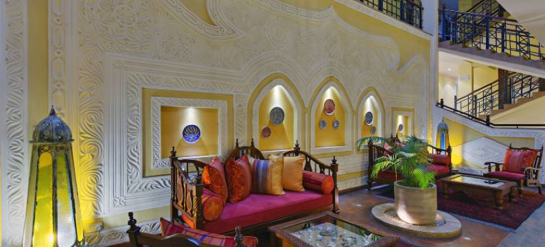 Sarovar Portico印度的苍鹭(The Heron by Sarovar Portico India)图片