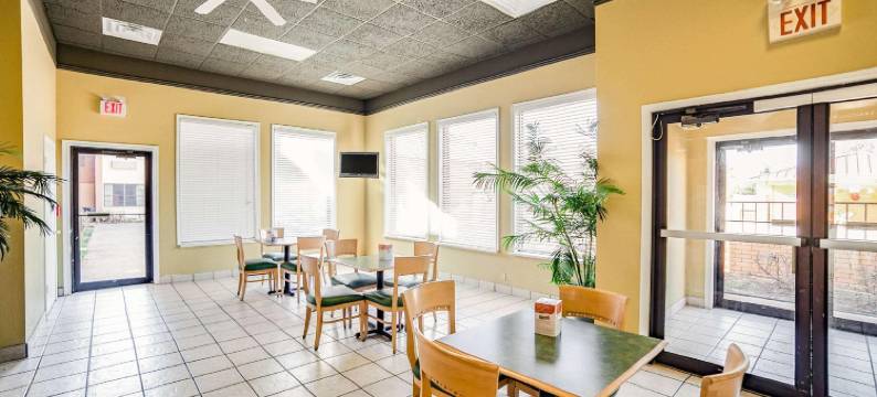 马绍尔波茵特克拉丽奥酒店(Clarion Pointe Marshall)图片