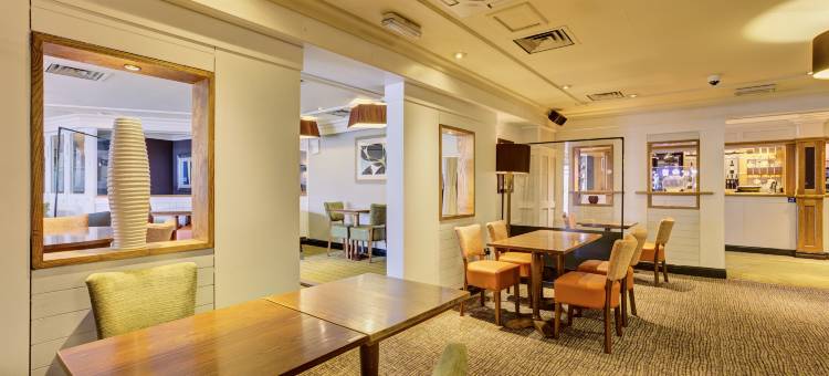 普瑞米尔伦敦普特尼桥酒店(Premier Inn London Putney Bridge)图片