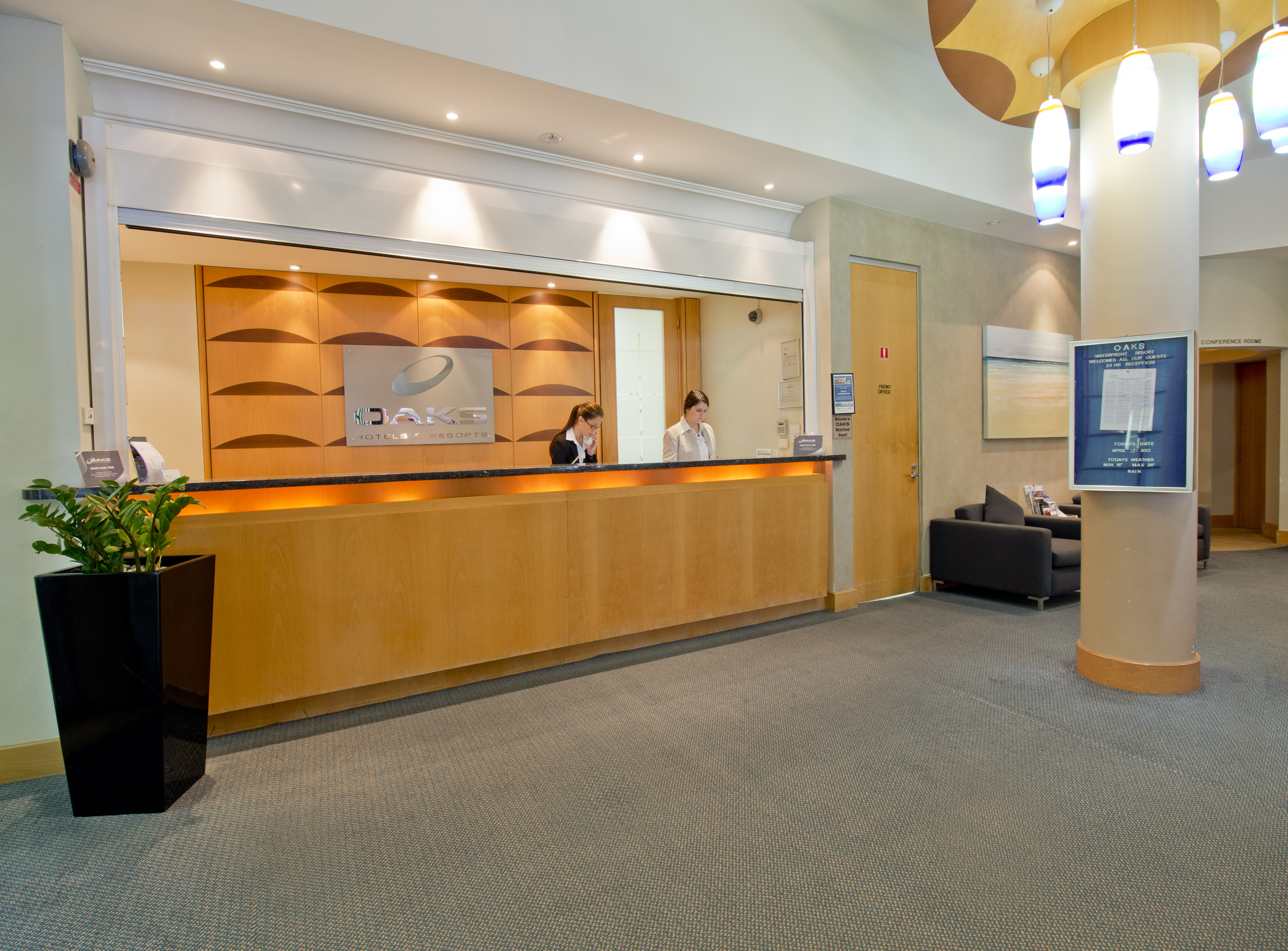 Oaks the Entrance Waterfront Suites Over view