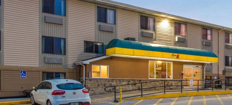 爱荷华市-科尔维尔速8酒店(Super 8 by Wyndham Iowa City/Coralville)图片