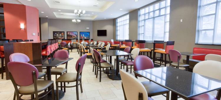 辛辛那提-夏伦维尔德鲁里套房酒店(Drury Inn & Suites Cincinnati Sharonville)图片