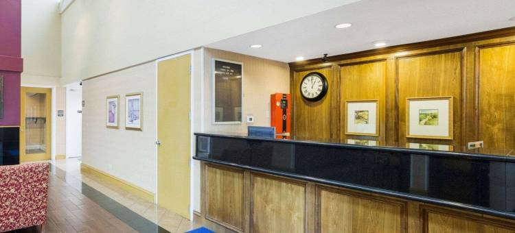 南菲耶斯塔公园罗德威套房酒店(Rodeway Inn & Suites South of Fiesta Park)图片