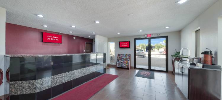 登顿红顶套房酒店(Red Roof Inn & Suites Denton)图片