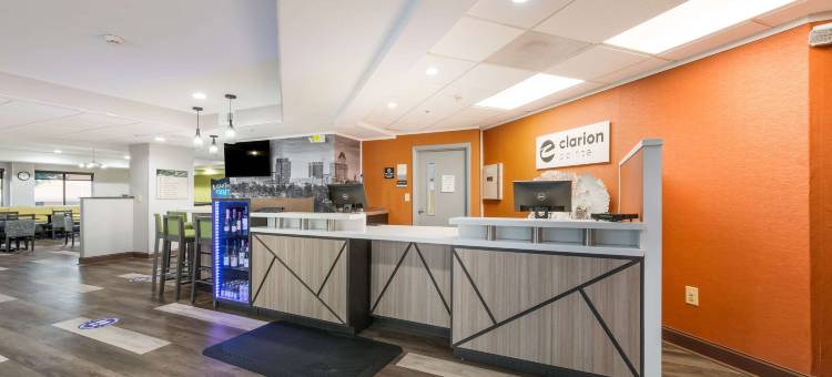 格林斯伯勒机场克拉丽奥波茵特酒店(Clarion Pointe Greensboro Airport)图片