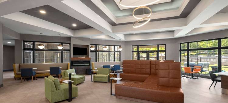 格林斯伯勒拉昆塔温德姆套房酒店(La Quinta Inn & Suites by Wyndham Greensboro NC)图片