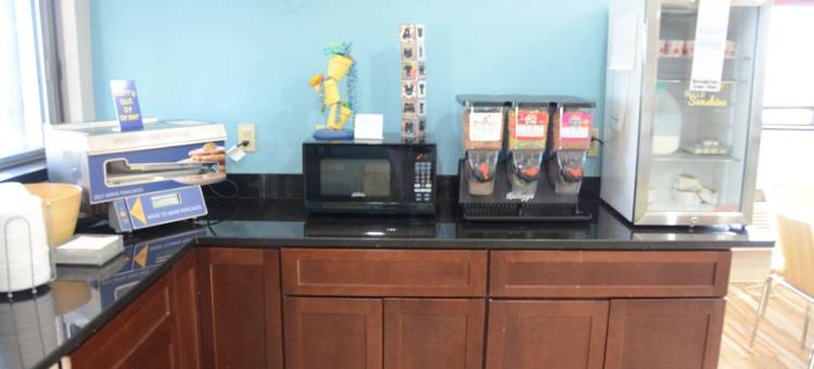 勒罗伊戴斯酒店-布卢明顿东南(Days Inn by Wyndham le Roy/Bloomington Southeast)图片