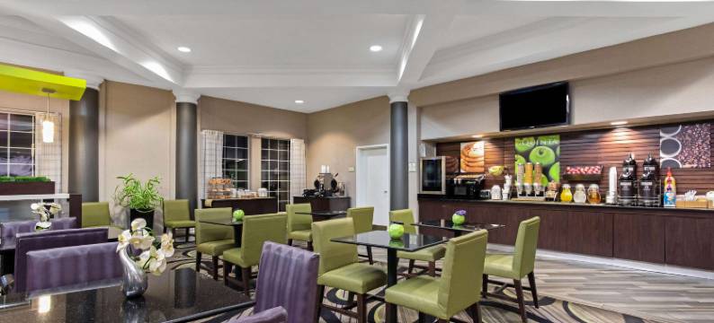 伯明翰霍姆伍德拉昆塔温德姆套房酒店(La Quinta Inn & Suites by Wyndham Birmingham Homewood)图片