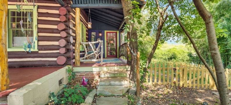 CLOSE TO DOWNTOWN- The Peacock Retreat- Dogs Stay Free图片