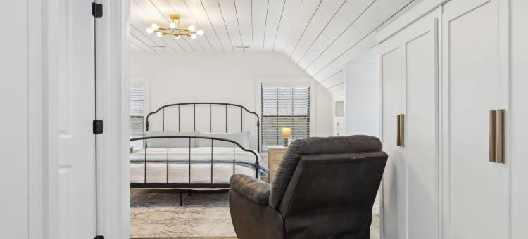 Expansive Outdoor Spaces and Cozy Interiors - Inviting Nature Retreat图片