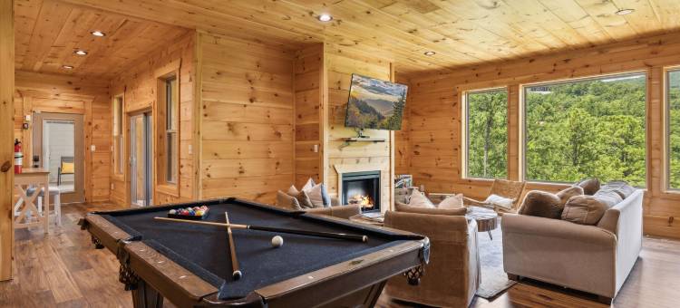 Indoor Pool and Hot Tub Oasis - Spacious Mountain Retreat图片