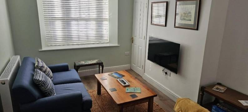 斯坦福镇中心时尚两居室房屋(Stylish 2-Bed House in Stamford Town Centre)图片