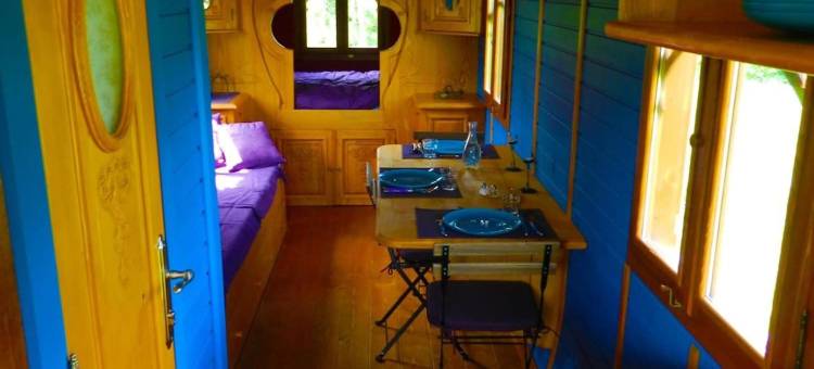 马车与马匹(Une Roulotte et des Chevaux)图片