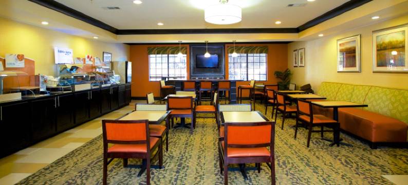 智选假日套房酒店阿克沃思 - 西北肯尼索(Holiday Inn Express & Suites ACWORTH - KENNESAW NORTHWEST by IHG)图片