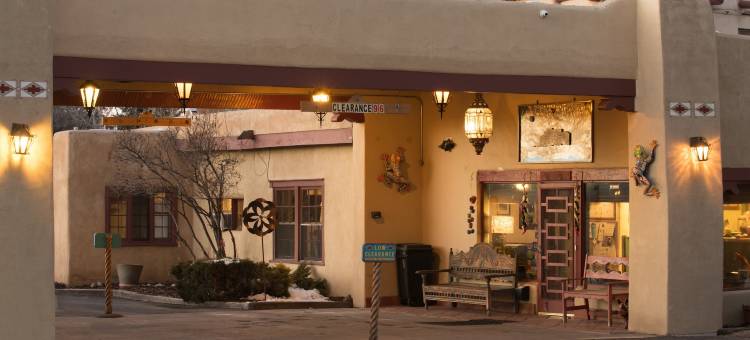 普埃布罗旅舍(El Pueblo Lodge)图片