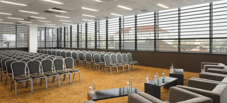 奥拉迪亚温德姆华美达酒店(Ramada by Wyndham Oradea)图片