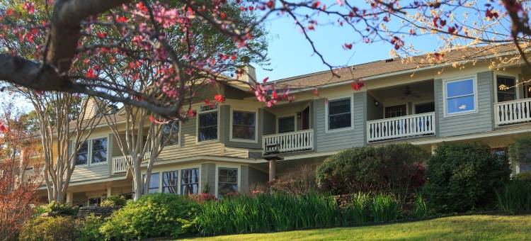 观景台湖畔旅馆(Lookout Point Lakeside Inn)图片