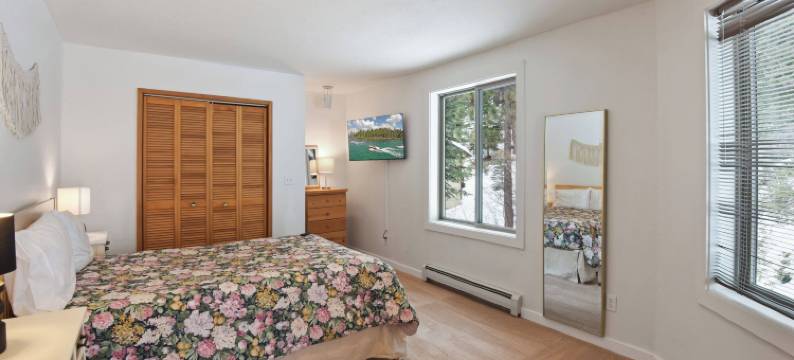 海滩和更多景点附近的倾斜村庄庄园(Incline Village Manor Near Beach & More!)图片