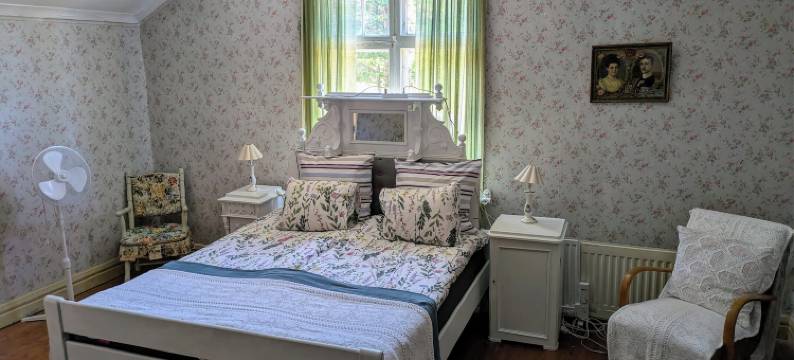 位于历史建筑中的明亮宽敞居所(Bright and Spacious Living in Historic Building)图片