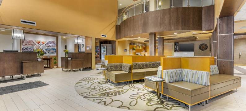 斯托本维尔方济各广场贝斯特韦斯特优质酒店(Best Western Plus Franciscan Square Inn and Suites Steubenville)图片