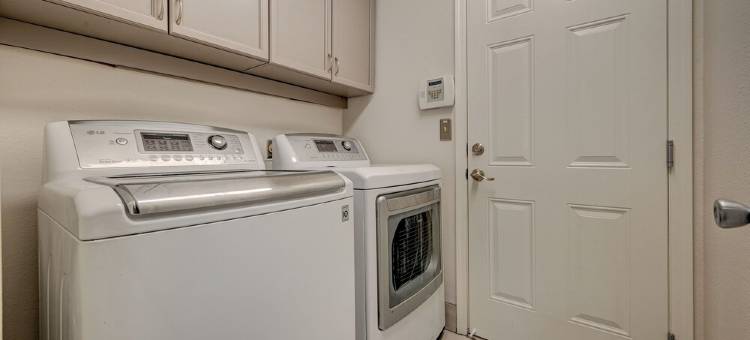 Cozy 5-Bedroom Oasis Near the Strip: Arcades, Pool, and BBQ Haven!图片