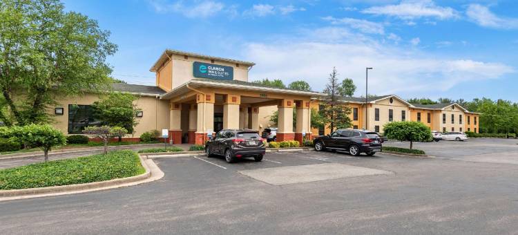 克拉丽奥西北套房酒店(Clarion Inn & Suites Northwest)图片