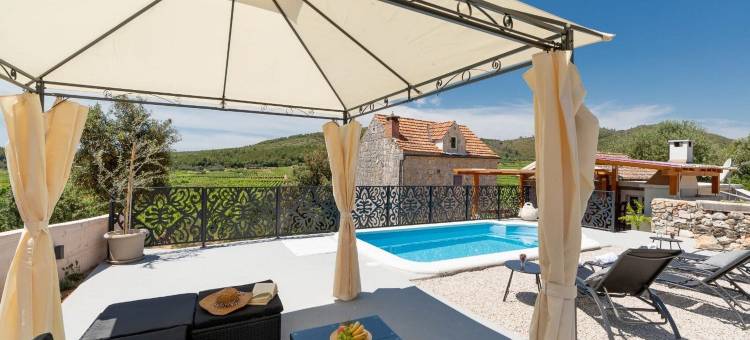 Stone House Prapatna-Two Bedroom Holiday Home with Swimming Pool图片