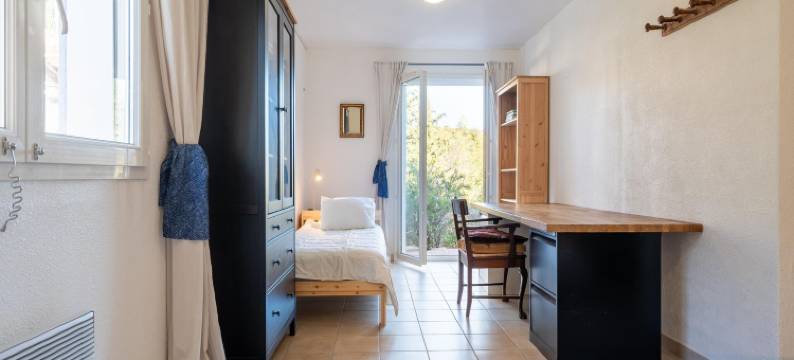 Tranquil holiday home with private pool图片