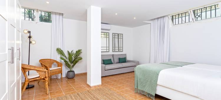 Villa with pool in front of the beach. La Barrosa图片