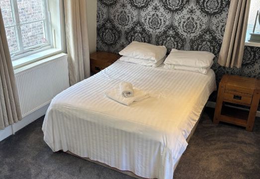 The Castle Tavern Richmond Hotel Overview