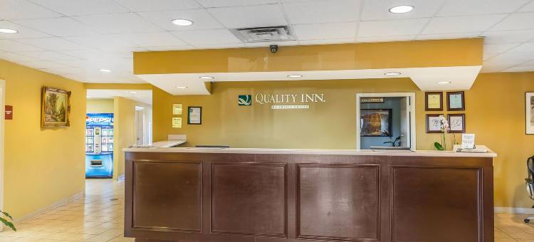 卡莱拉I-65出口231号凯艺酒店(Quality Inn Calera I-65 Exit 231)图片