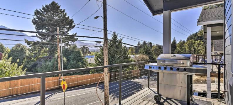 令人惊叹的斯蒂文森度假村，带山景！(Stunning Stevenson Retreat w/ Mountain Views!)图片