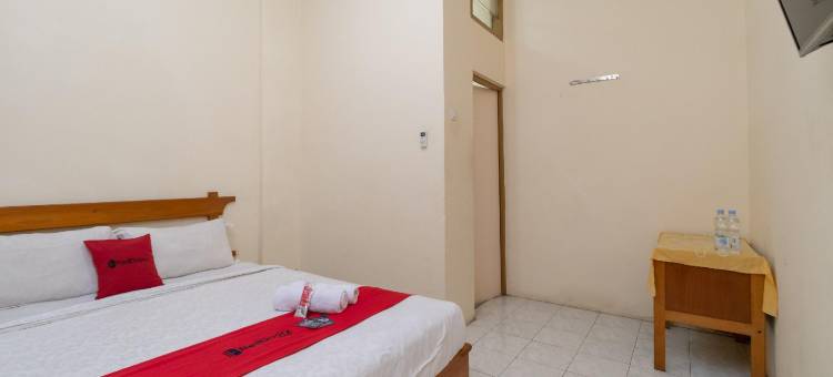 红多兹酒店-近北干巴鲁RS阿瓦尔布罗斯苏迪尔曼(RedDoorz Near RS Awal Bros Sudirman Pekanbaru)图片