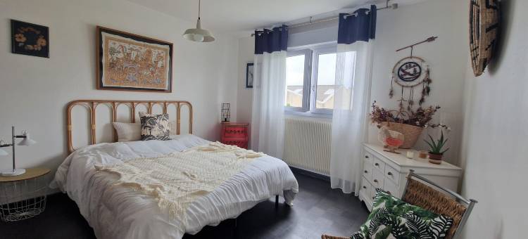 Unusual duplex with garden图片