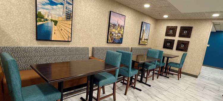 印第安纳波利斯北金字塔贝斯特韦斯特优质酒店(Best Western Plus Indianapolis North at Pyramids)图片