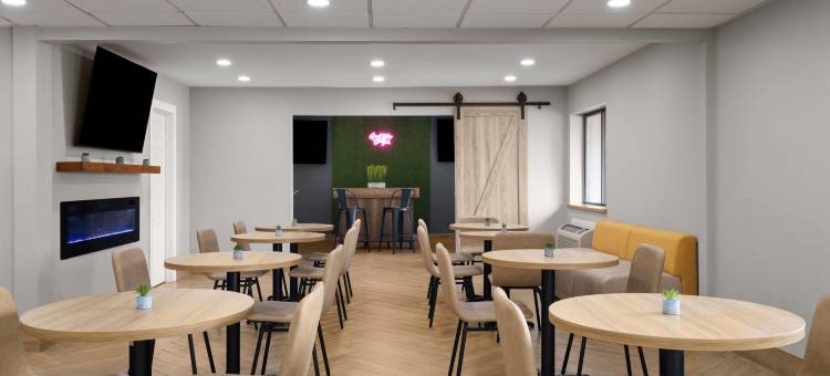 密尔沃基机场奥克里克拉昆塔温德姆酒店(La Quinta Inn by Wyndham Milwaukee Airport / Oak Creek)图片